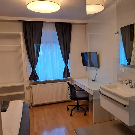 Flataid Gaestehaus Graschi - Steinbergstrasse 3*