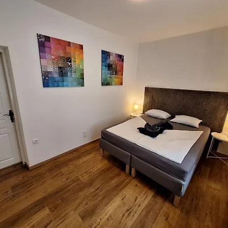 Flataid Gaestehaus Graschi - Steinbergstrasse Apart Otel Graz