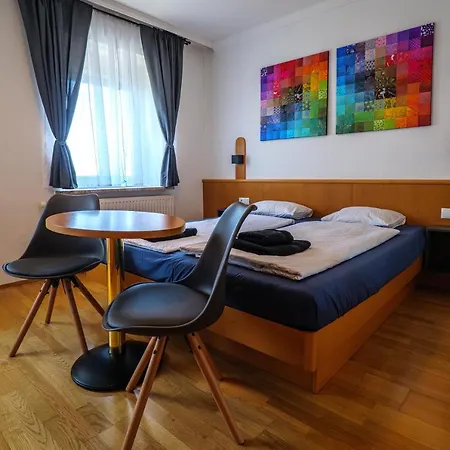 Lägenhetshotell Flataid Gaestehaus Graschi - Steinbergstrasse