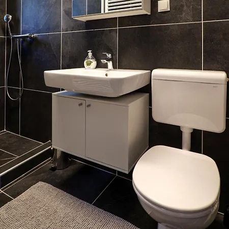 Aparthotel Flataid Gaestehaus Graschi - Steinbergstrasse Graz