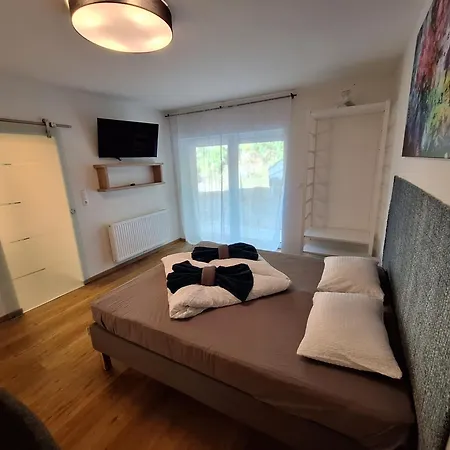 Flataid Gaestehaus Graschi - Steinbergstrasse 3*