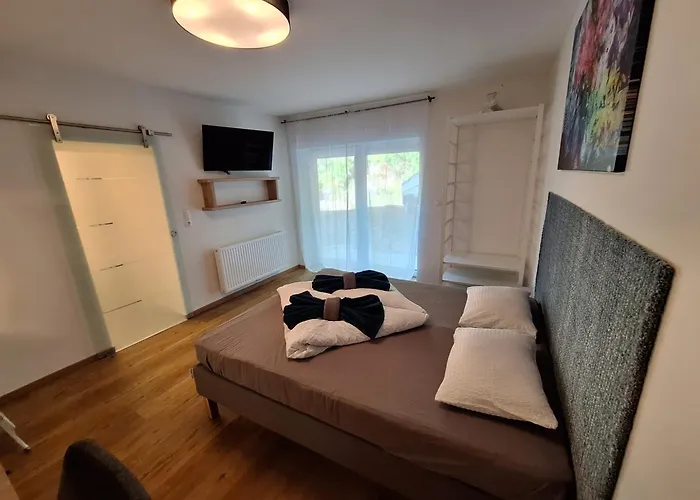 Flataid Gaestehaus Graschi - Steinbergstrasse 3*